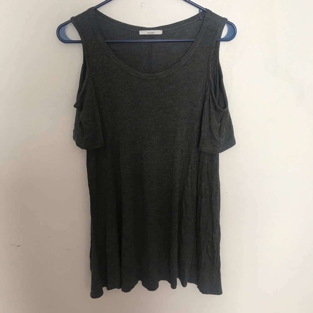 Acemi cold shoulder tee